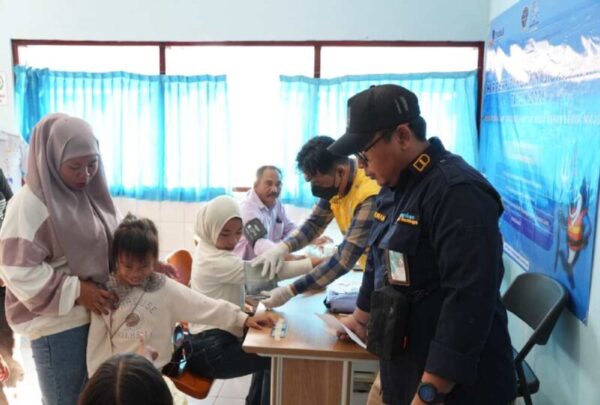 Jelang Berlayar, Penumpang Kapal di Kalianget Bisa Cek Kesehatan Gratis