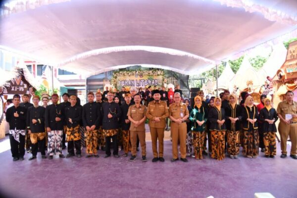 Bupati Sumenep Dorong Pelajar Perkuat Budaya Literasi di Tengah Arus Informasi Digital