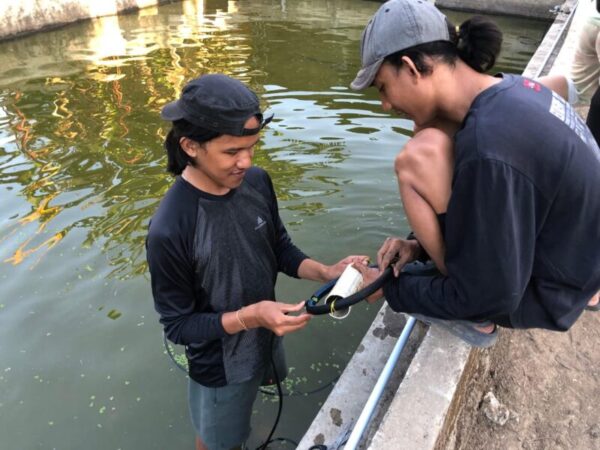 FTP Unhas Dorong Budidaya Ikan Lebih Modern di Gowa, Kenalkan Smart Aerator dan Monitoring pH