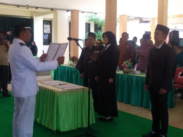 Resmi Dilantik, Kasi Kesejahteraan dan Kepala Dusun Tenggong Desa Bendorejo Siap Mengabdi