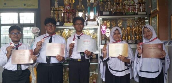 Putri Personel Polresta Sumenep Sabet Emas Olimpiade Matematika Internasional HKIMO 2026