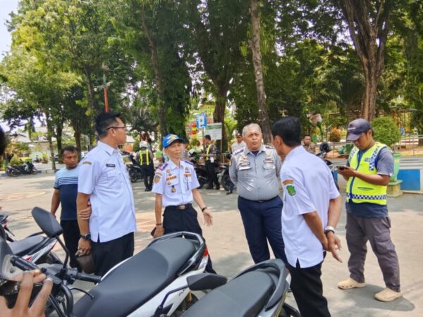 Parkir Liar Kuasai Trotoar Sumenep, Disperkimhub Turun Tangan: Berikutnya Bisa Ditilang