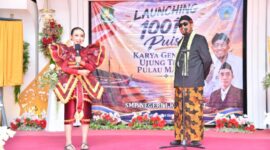 Bupati Fauzi saat launching 1001 Puisi di SMPN 1 Kalianget