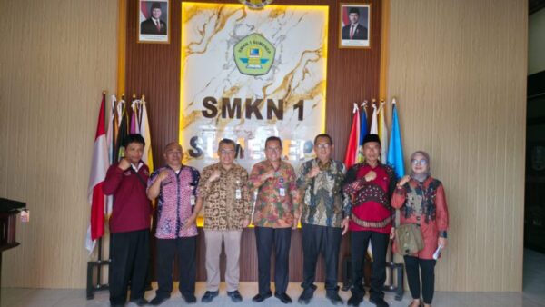 PKL di Tengah Laut, Ratusan Siswa SMK Kemaritiman Berjuang Ikuti TKA di Sumenep