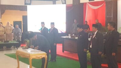 Gubernur Wanti – Wanti Bupati dan Wabup Jaga Kekompakan