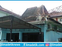 Nyaris Makan Korban, Tower Roboh Timpa Balai PWI Sumenep 9 Nyaris Makan Korban, Tower Roboh Timpa Balai PWI Sumenep