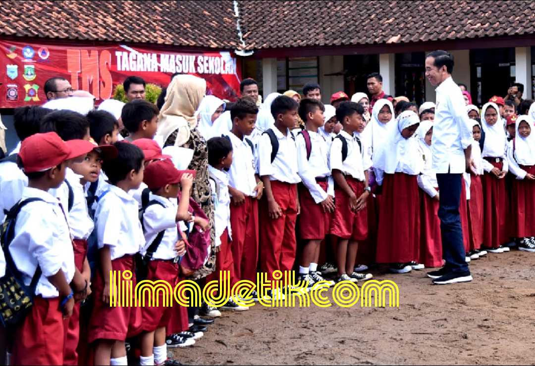 Presiden Jokowi Tinjau Langsung Pendidikan Kebencanaan di Banten 1 1550480188751
