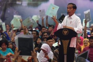 Jokowi  Resmikan PLTU hingga Bagi Sertifikat Tanah di Cilacap