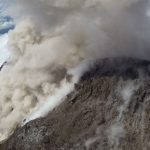 luncuran awan panas dari puncak gunung merapi terekam cctv 190211181709 317