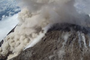Gunung Merapi Enam Kali Keluarkan Guguran Awan Panas