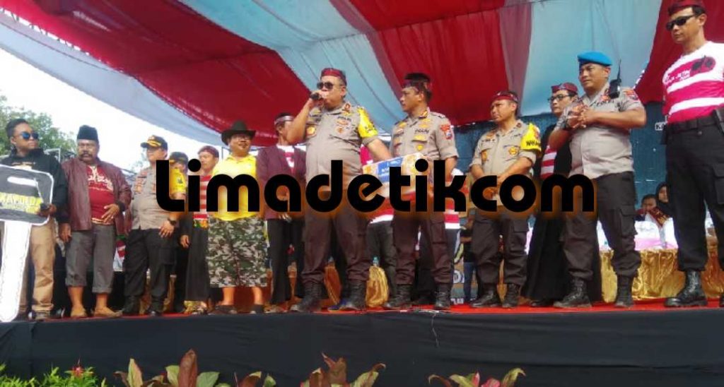 Di Kerapan Sapi, Kapolda Jatim Ingatkan 17 April Masyarakat Gunakan Hak Pilih