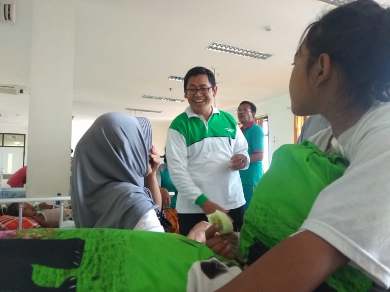 Cegah DBD Meluas, RSUD Syamrabu Bagi-bagi Obat Abate ke Pasien 8 IMG 20190301 WA0037