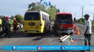 Laka Lantas di Sumenep, Revo Hantam Mobil Angkot