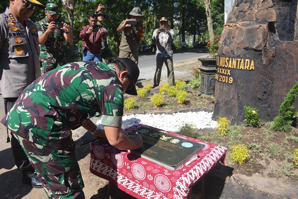 Danjen Akademi Militer Resmikan Prasasti Latsitardanus 39