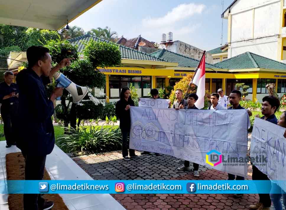 Stop Janji Manis, Dekan Fisip Unmer Malang Didemo Mahasiswa