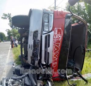 Mini Bus vs Motor Terjadi di Sumenep, Satu Korban Meninggal Dunia 2 Mini Bus vs Motor Terjadi di Sumenep, Satu Korban Meninggal Dunia