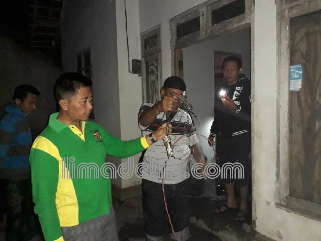 Diduga Akibat Korsleting Listrik, Sebuah Rumah Dilalap Si Jago Merah 2 1563407127444