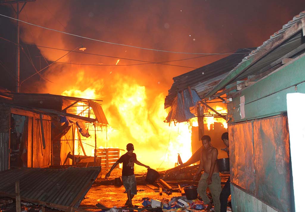 Diduga Gara-gara Lampion, Tiga Rumah Warga di Sumenep Ludes 1 39riki2