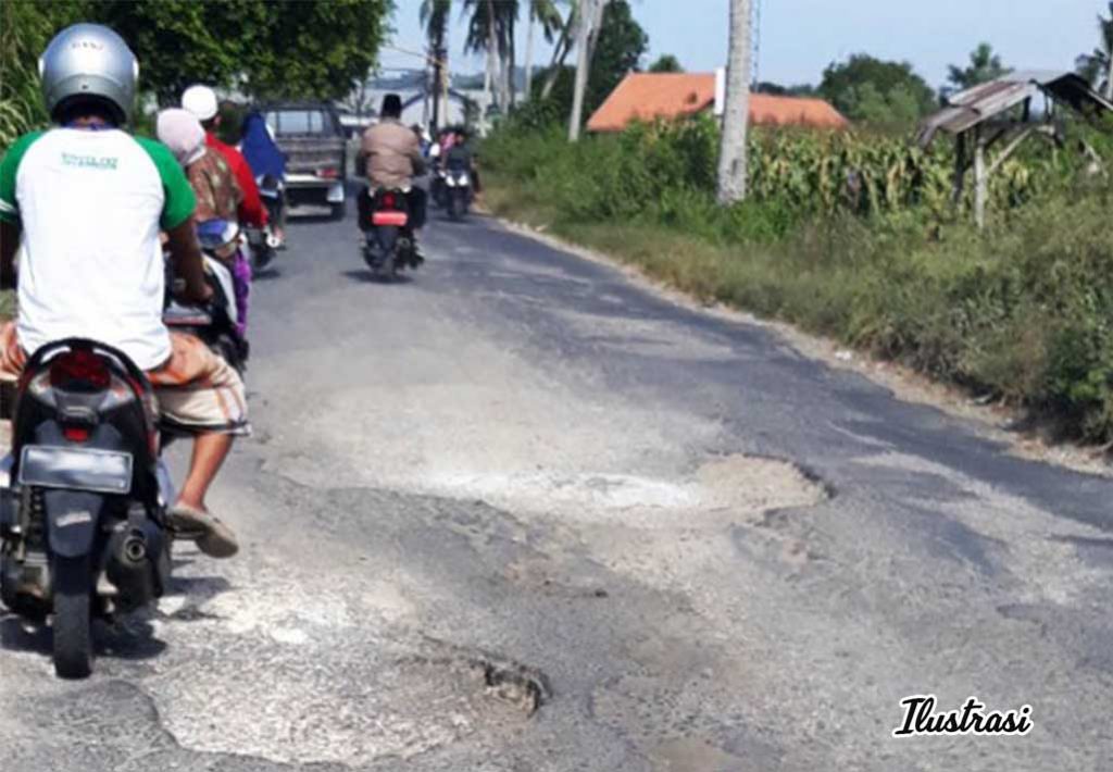 Jalan Menuju Gua Payudan Sumenep Rusak