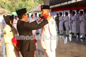 74 Paskibraka Dikukuhkan Bupati Bangkalan