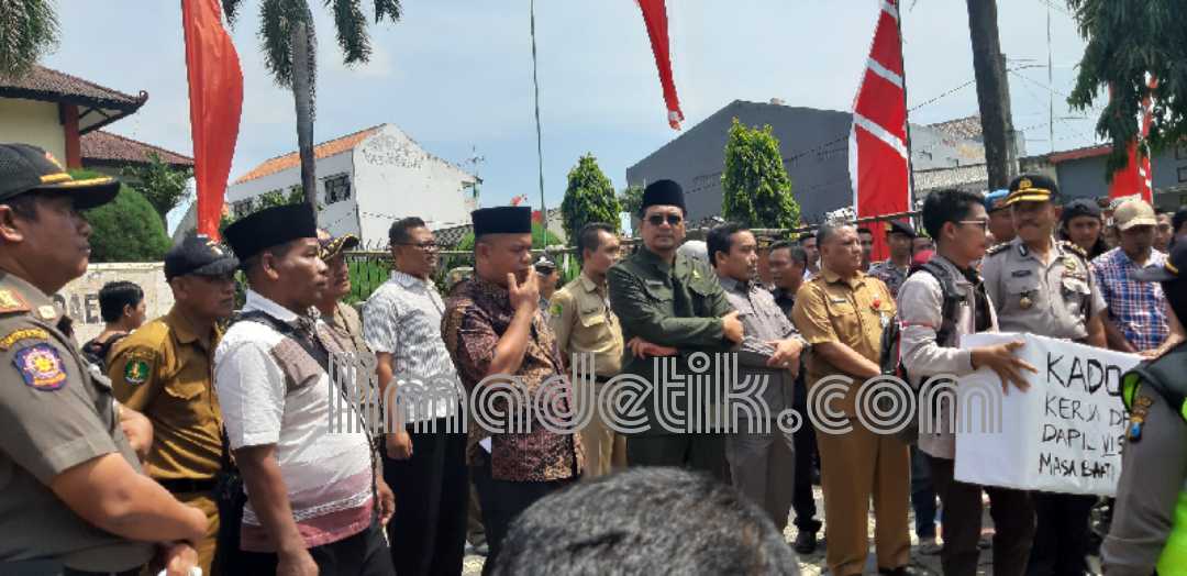 Pasca Dilantik, Anggota DPRD Sumenep Didemo Mahasiswa 2 1566790792035