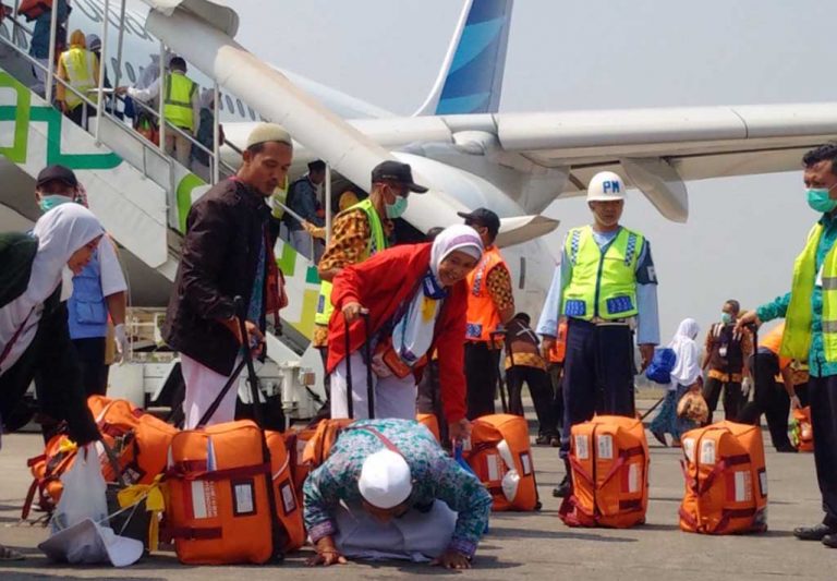 Awal Pekan Depan Ratusan Jamaah Haji Dijadwalkan Tiba di Sumenep 4 HAji Sujud
