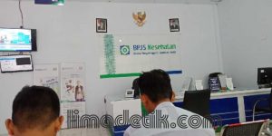 Telat Bayar Iuran BPJS Kesehatan, Salah Satu Warga Sampang Ditagih ke Rumahnya 5 Telat Bayar Iuran BPJS Kesehatan, Salah Satu Warga Sampang Ditagih ke Rumahnya