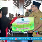 Bupati Baddrut Salurkan Bantuan sosial Sebesar 18 Miliar