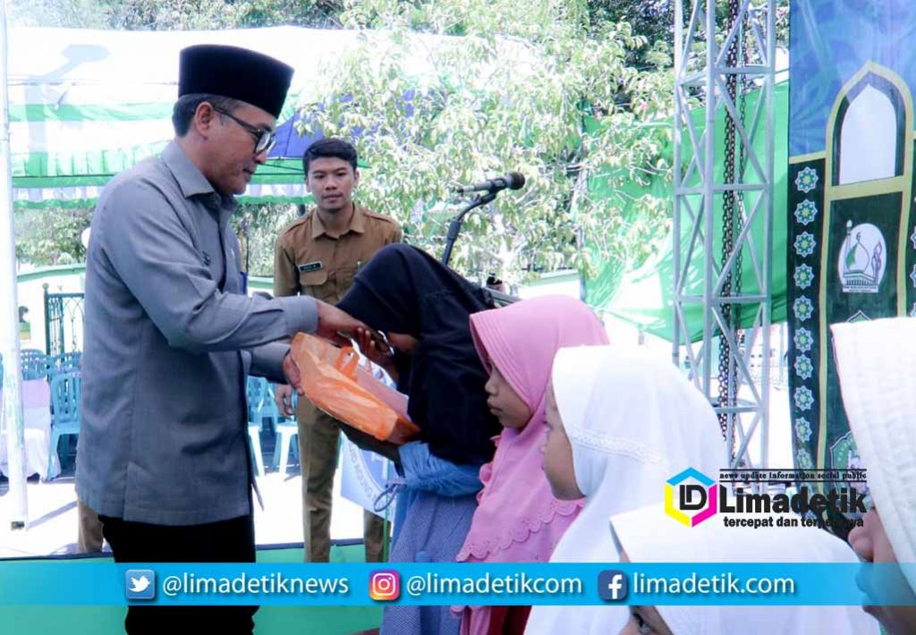 Bupati Pamekasan Serahkan Santunan Kepada Anak Yatim, Begini Pesannya