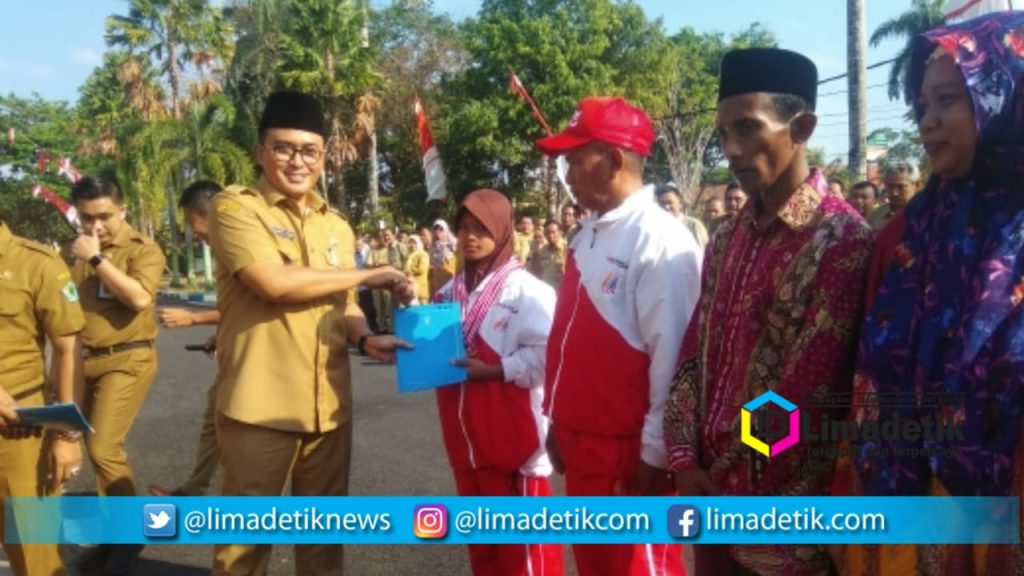 Pemkab Pamekasan Beri Penghargaan Siswi Peraih 2 Medali Emas dan Perunggu Lomba O2SN