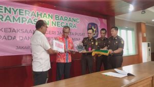 Rampasan Sebesar Rp.46 Milyar Diserahkan Kejari Jakpus ke Dapen Pertamina 2 Rampasan Sebesar Rp.46 Milyar Diserahkan Kejari Jakpus ke Dapen Pertamina