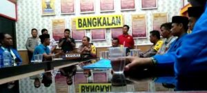 Saber Pungli dianggap Menguras APBD, Kopri dan Aliansi Komisariat Bangkalan Demo Polres Bangkalan 3 Saber Pungli dianggap Menguras APBD, Kopri dan Aliansi Komisariat Bangkalan Demo Polres Bangkalan