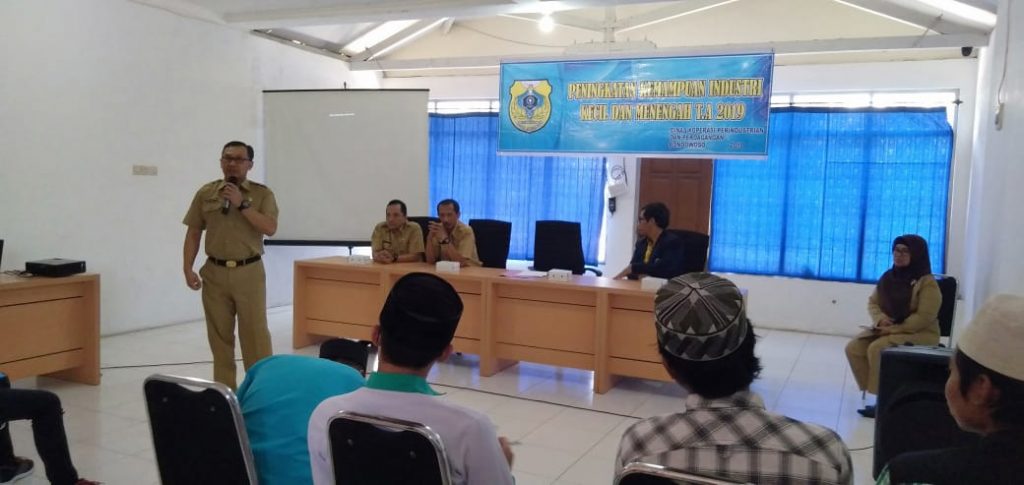 Tingkatkan Kwalitas Kerajinan Kuningan, Diskoperindag Gelar Pelatihan