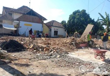 Warga Soroti Pembangunan Eks Apotik 2 Warga Soroti Pembangunan Eks Apotik