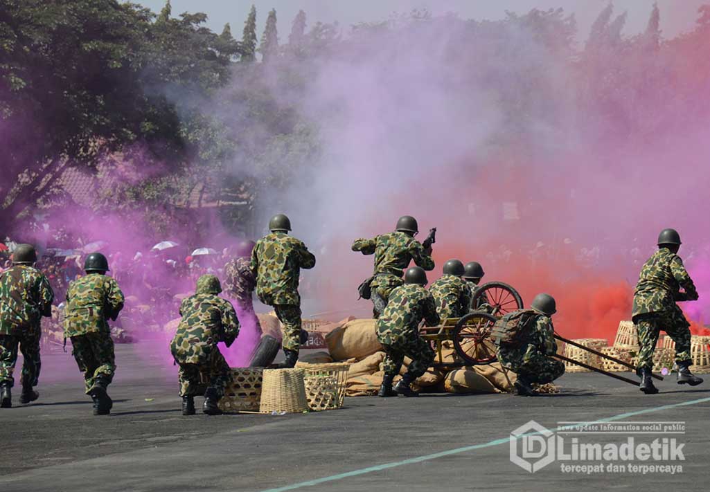 Parade Defile dan Drama Kolosal, Ramaikan HUT TNI ke-74 di Makodam V/Brawijaya 2 1