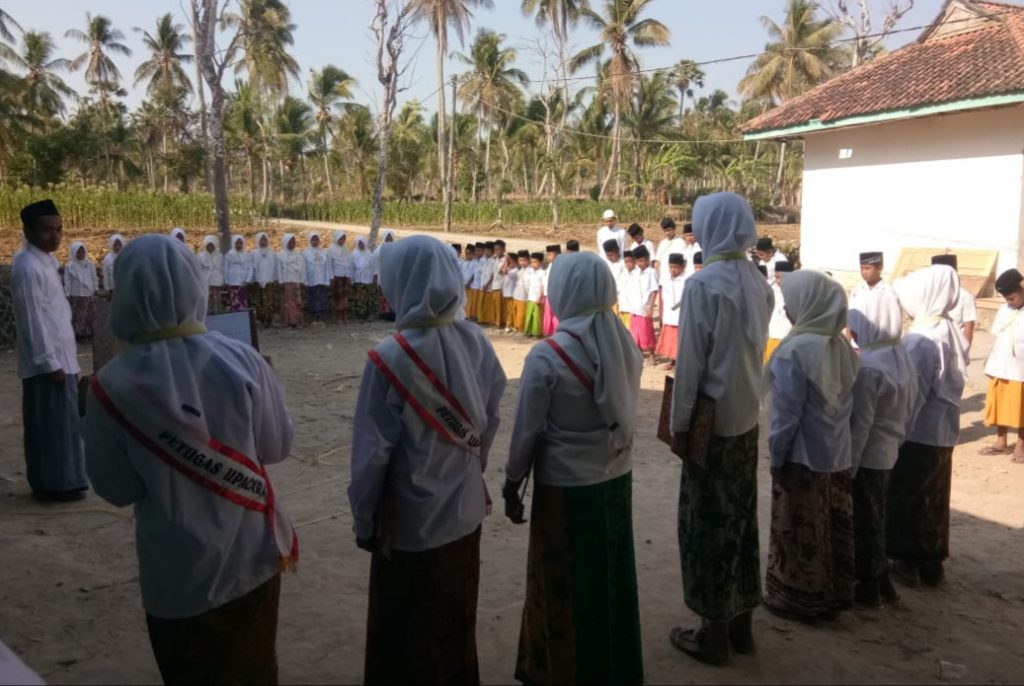 HSN 2019, Siswa di Sumenep Berkalung Janur Kuning