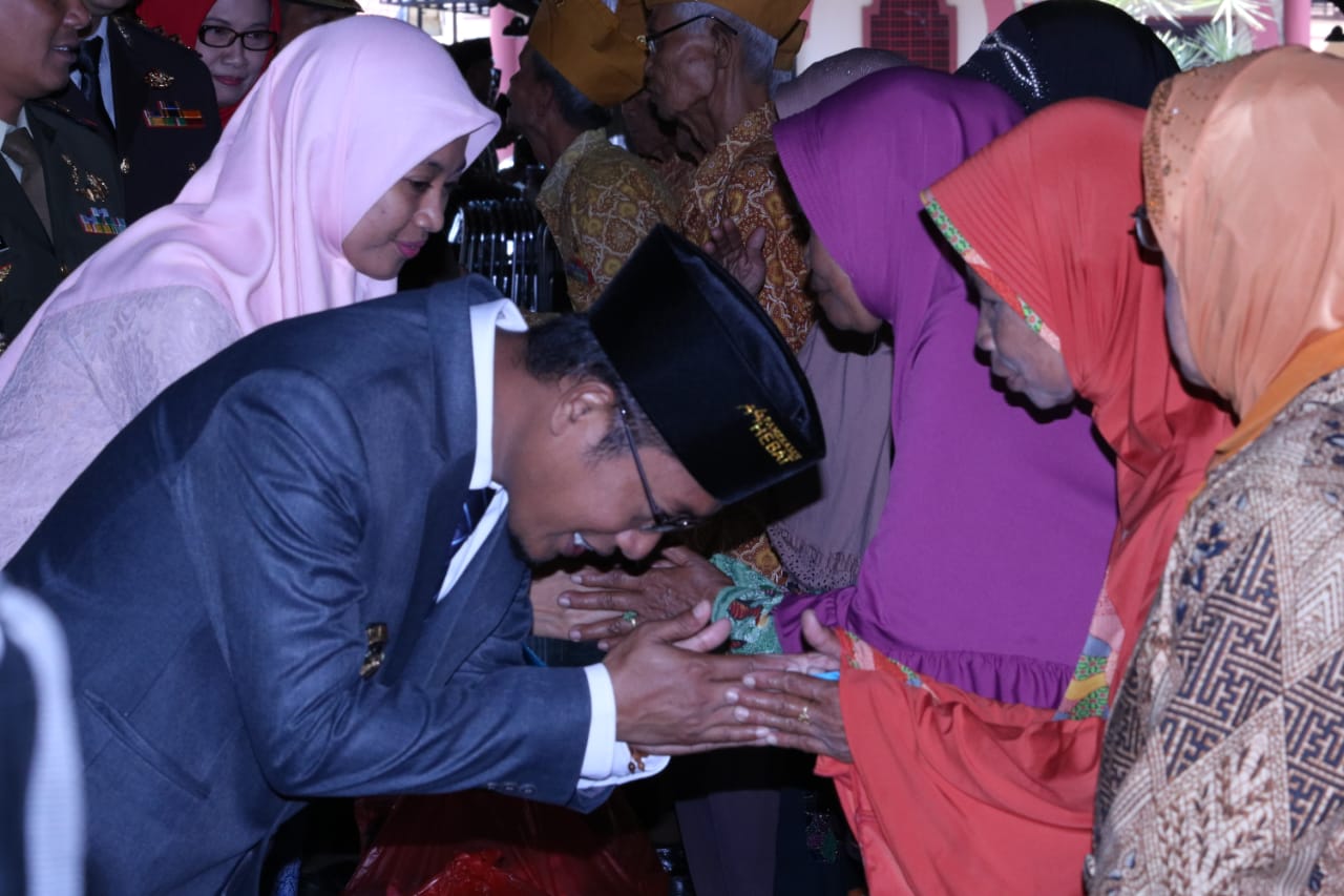 Hari Kesaktian Pancasila, Wabup Raja'e Beri Bantuan Pejuang Veteran 1945 1 IMG 20191001 WA0092