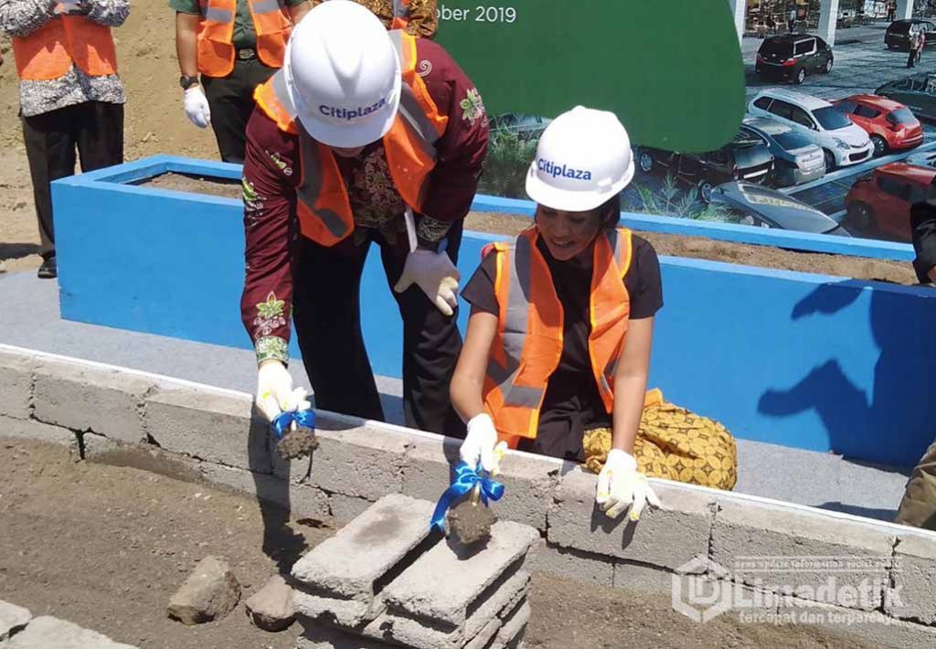 Asisten III Lakukan Peletakan Batu Pertama Pembangunan Mall Citiplaza Bondowoso