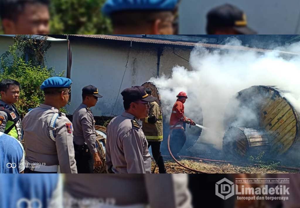 Tiga Gulungan Kabel Milik PLN Sumenep Terbakar