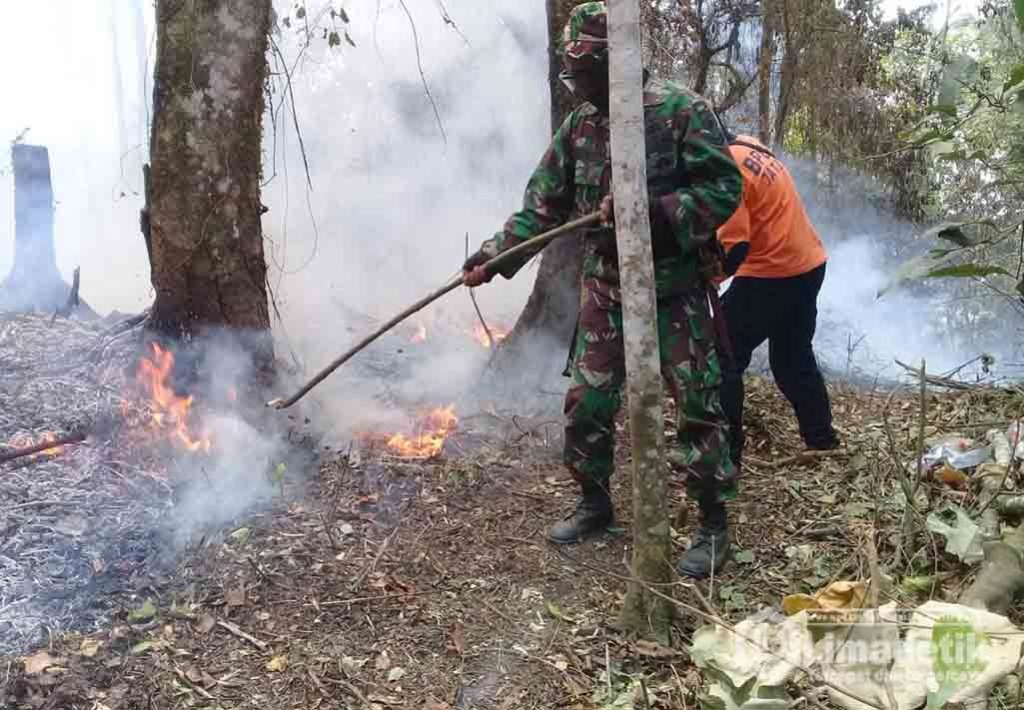 Lereng Gunung Raung Terbakar, Pemadaman Terkendala Medan Berat