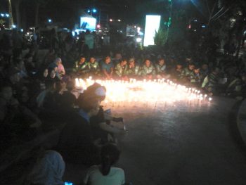1001 Lilin Driver Online Menerangi Alun-Alun Sidoarjo untuk Sahabat Mereka yang Dibunuh