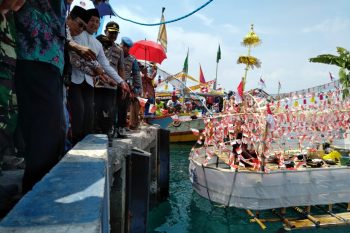 Petik Laut Warga Nelayan Pulau Mandangin