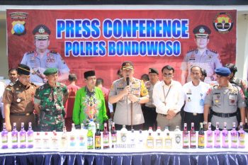 Polres Bondowoso Musnahkan Ribuan Botol Miras Jelang Natal Dan Tahun Baru