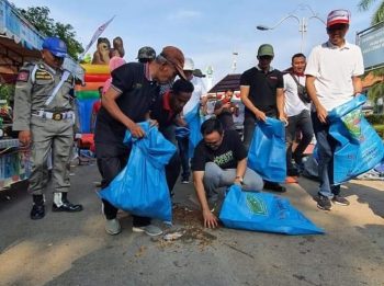 Menuju Bebas Sampah 2025, Bupati-Wabup Pamekasan Bersama Masyarakat Aksi Pungut Sampah
