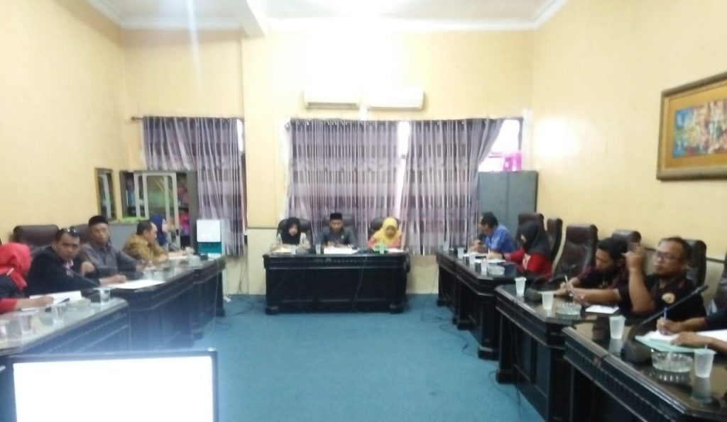 Ratusan Perawat Luruk Kantor DPRD Sumenep