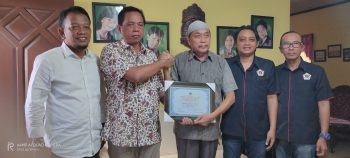 Jelang HPN 2020, PWI Jatim Kunjungi Wartawan Senior di Sumenep dan Berikan Penghargaan 3 Jelang HPN 2020, PWI Jatim Kunjungi Wartawan Senior di Sumenep dan Berikan Penghargaan