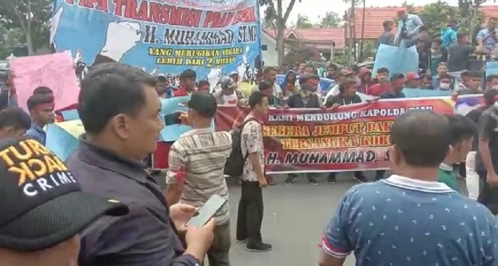 Ribuan Massa Aksi di Mapolda dan Kejati Riau, Angki Korlap Dua Tuding Sekda Riau Main Mata