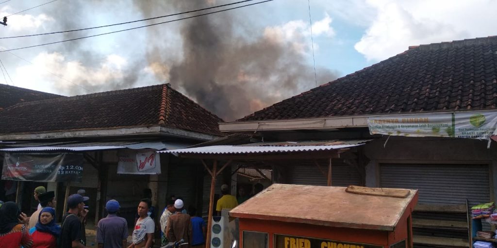 BreakingNews: Pasar Candi Sumenep Terbakar