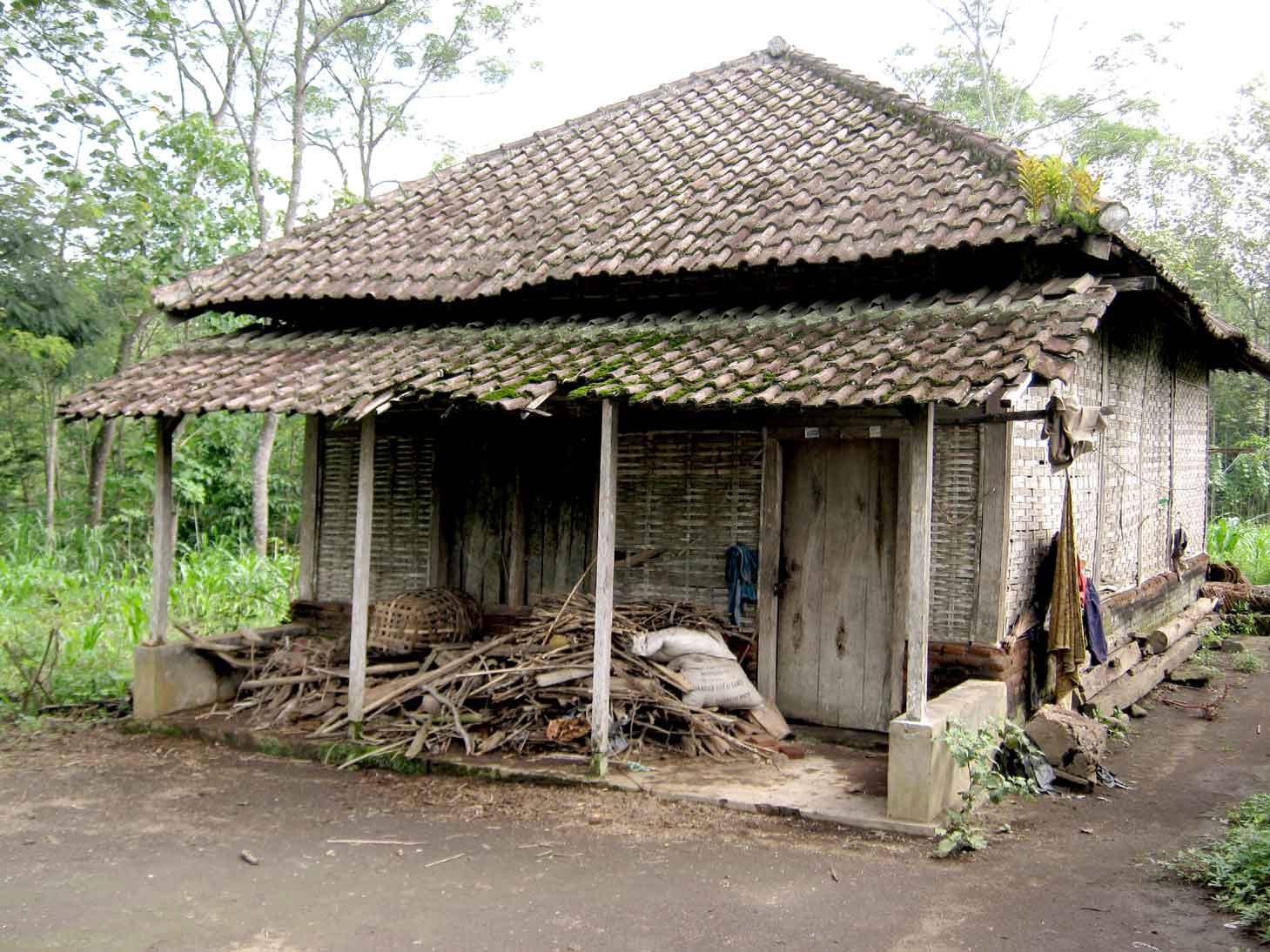 rumah tak layak huni