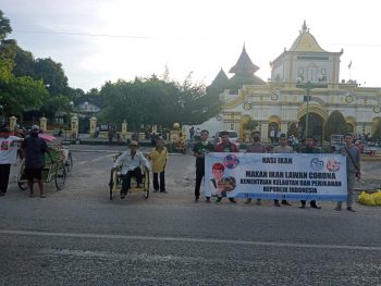Giatkan Semarak Makan Ikan di Masa Covid, KKP RI Kerjasama Organisasi Pemuda Sumenep Distribusi Nasi Ikan